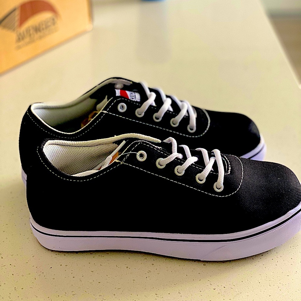 100% metal free, safety toe work boots